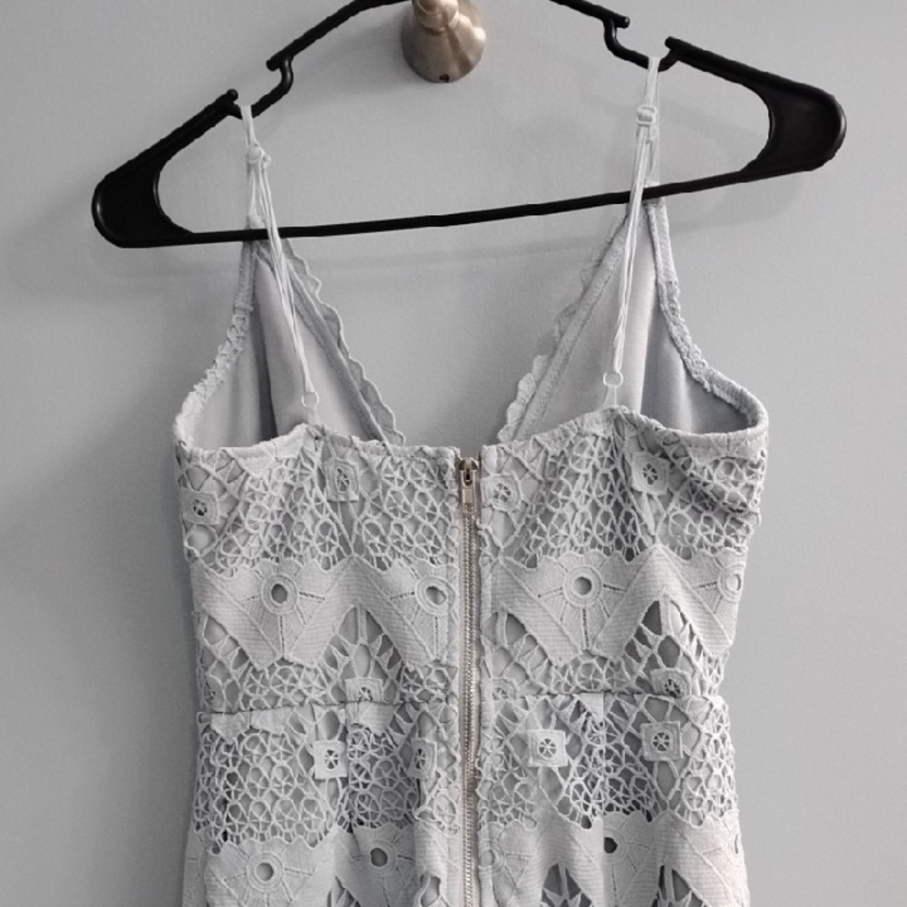 ⭐ Like New Lulu's🌹 Gorgeous Lace Midi Dress in 🩵 Light Blue Size XS - Picture 5 of 7